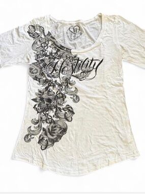 Vintage pre-loved Hostility white women’s scoop neck short sleeve shirt